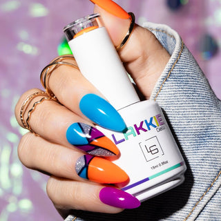 Ultra Tropical is een neon blauwe kleur gellak, en onmisbaar tijdens feestjes en festivals. Deze neon kleur gellak is namelijk ook nog eens glow in the dark. Ga jij voor extra opvallende neon nagels?