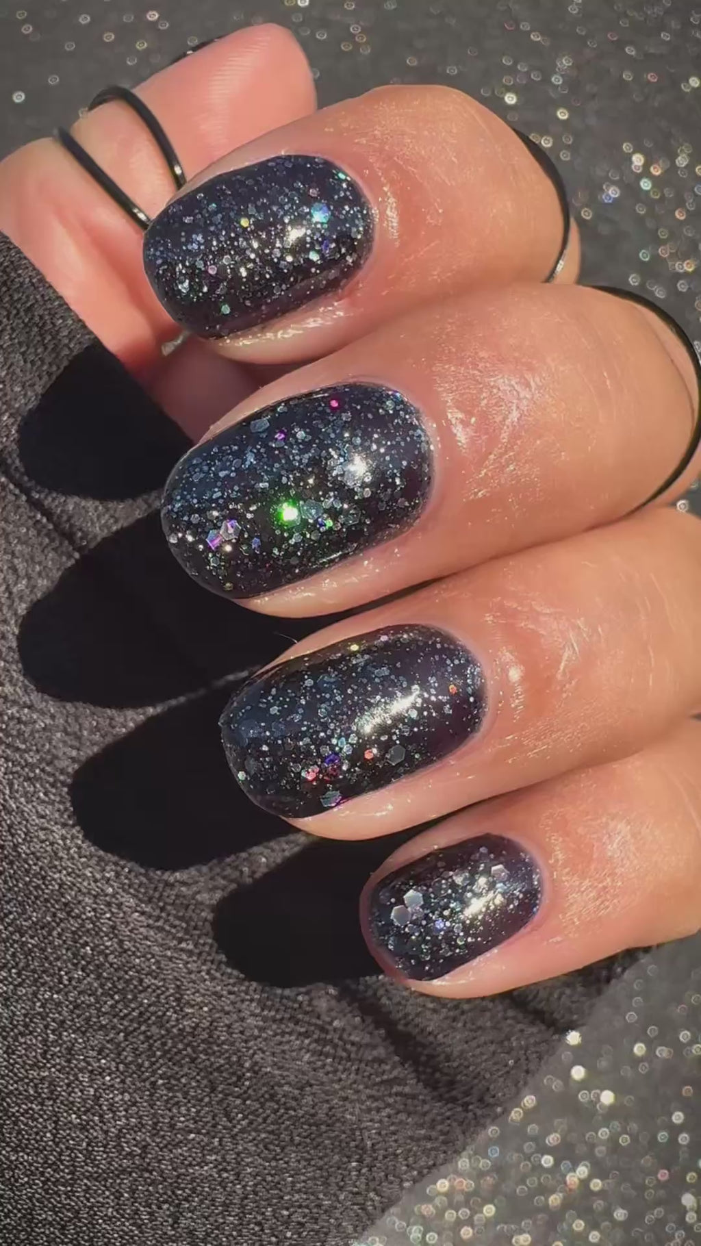 Magical Fire Flies_Zwarte gellak nagels  met glitters_LAKKIE Gellak