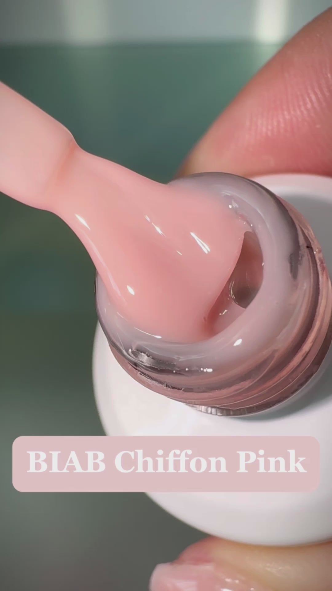 Chiffon Pink is een prachtige oud roze kleur BIAB. Met deze kleur creëer je een prachtige tijdloze natural nail look.