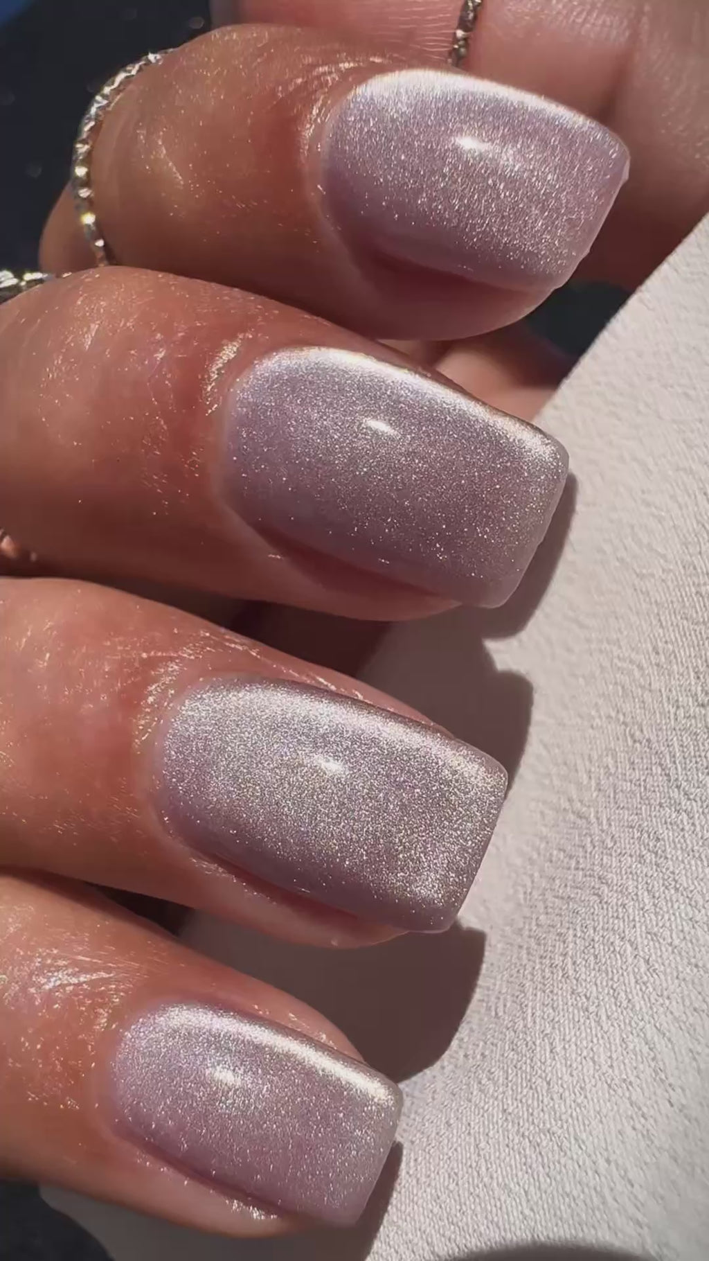 Satin Sparkle_Licht roze cat eye gellak nagels_LAKKIE Gellak