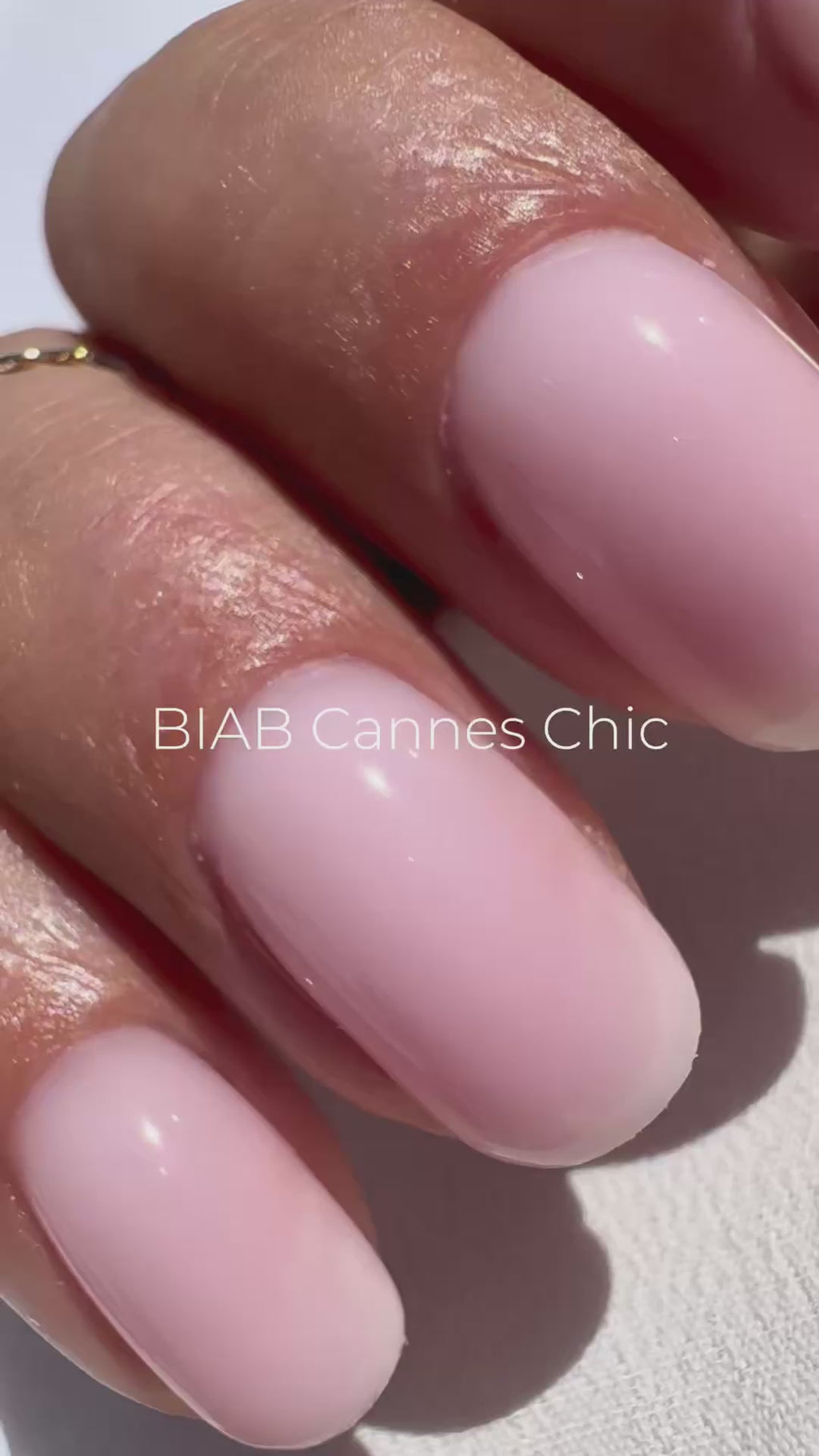 BIAB Cannes Chic_Licht roze BIAB nagels_LAKKIE Gellak