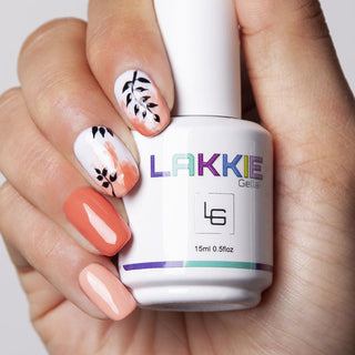 Oranje nailart. Gemaakt met oranje gellak, witte gellak en zwarte gellak leaves. 