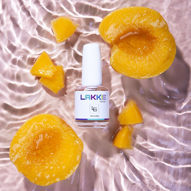 LAKKIE nagelriemolie Orange Peach is een olie met een hele zoete geur. Het is een combinatie van perzik met amandel olie. 