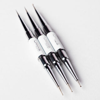 Creëer professionele nail art met deze set van 3 dubbelzijdige dottingtools met 6 verschillende diktes. Of je nu een beginner of een ervaren nagelstylist bent, deze set biedt alles wat je nodig hebt om prachtige en toffe nailart designs te maken.