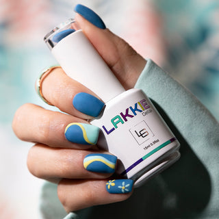 Funky Blue is een blauwe kleur gellak. Wil jij jouw nagels een extra funky touch geven? Probeer Funky Blue dan eens met een matte topcoat.