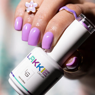 LAKKIE Groovy Purple is een egaal paarse kleur gellak. Let's get groovy nails! Met deze paarse kleur gellak haal jij zeker de lente/zomer in huis.