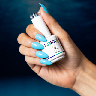 LAKKIE Salty Surf Slab is een blauwe kleur gelnagellak. Een heerlijk firs kleurtje voor zomerse nagels