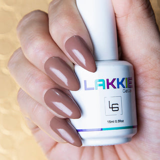 LAKKIE Tasteful Mocha is een bruine kleur gelnagellak met een warme ondertoon.