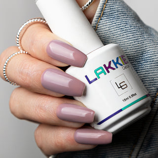 LAKKIE Cloudy Lilac is een zacht grijze kleur gellak met een lila ondertoon.