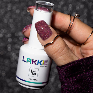 LAKKIE Pink Party is de party glitter gellak, die niet mag ontbreken in jouw collectie. Pink Party is een reflectie glitter gellak, wat betekend dat deze kleur er door de lichtinval elke keer weer anders uitziet. 