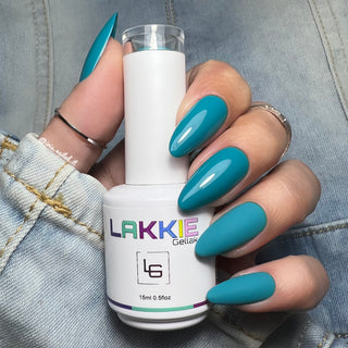 LAKKIE Seascape Blue is een blauw/ groene gel nagellak. Deze gellak is egaal van kleur.