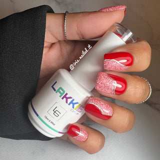 LAKKIE Playful glitter is een roze glitter gel nagellak. Deze gellak bestaat uit hele fijne roze met rode glittertjes. De nailart is gecombineerd met Valentine's Red