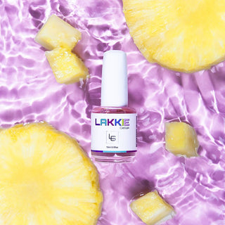 LAKKIE nagelriemolie Pink Pineapple is een olie met een hele zoete geur. Het is een combinatie van ananas met amandel olie. 